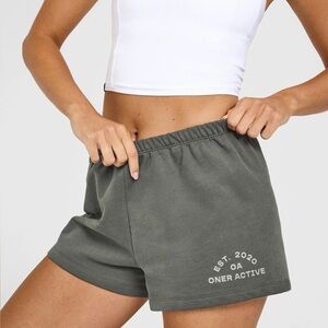 Women’s Large ONER ACTIVE Lightweight Shorts With Graphic in Dark Khaki